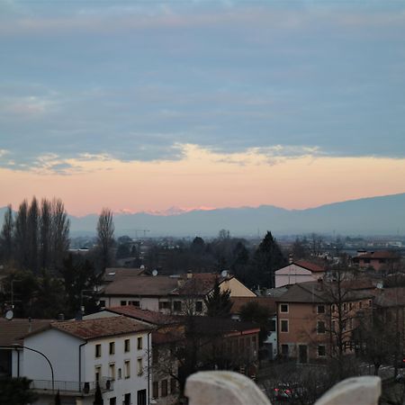 Hotel Villa Malaspina Castel d'Azzano Exteriör bild