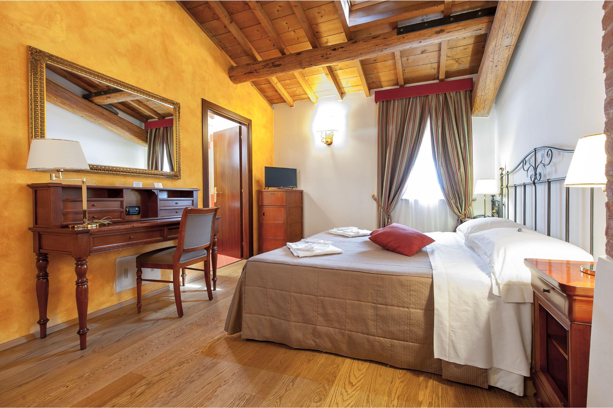 Hotel Villa Malaspina Castel d'Azzano Exteriör bild