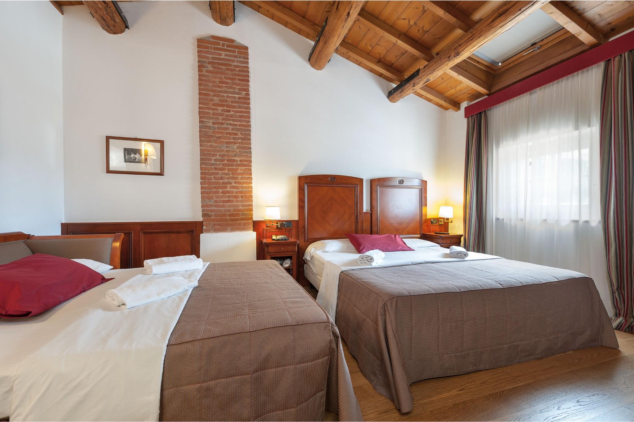 Hotel Villa Malaspina Castel d'Azzano Exteriör bild
