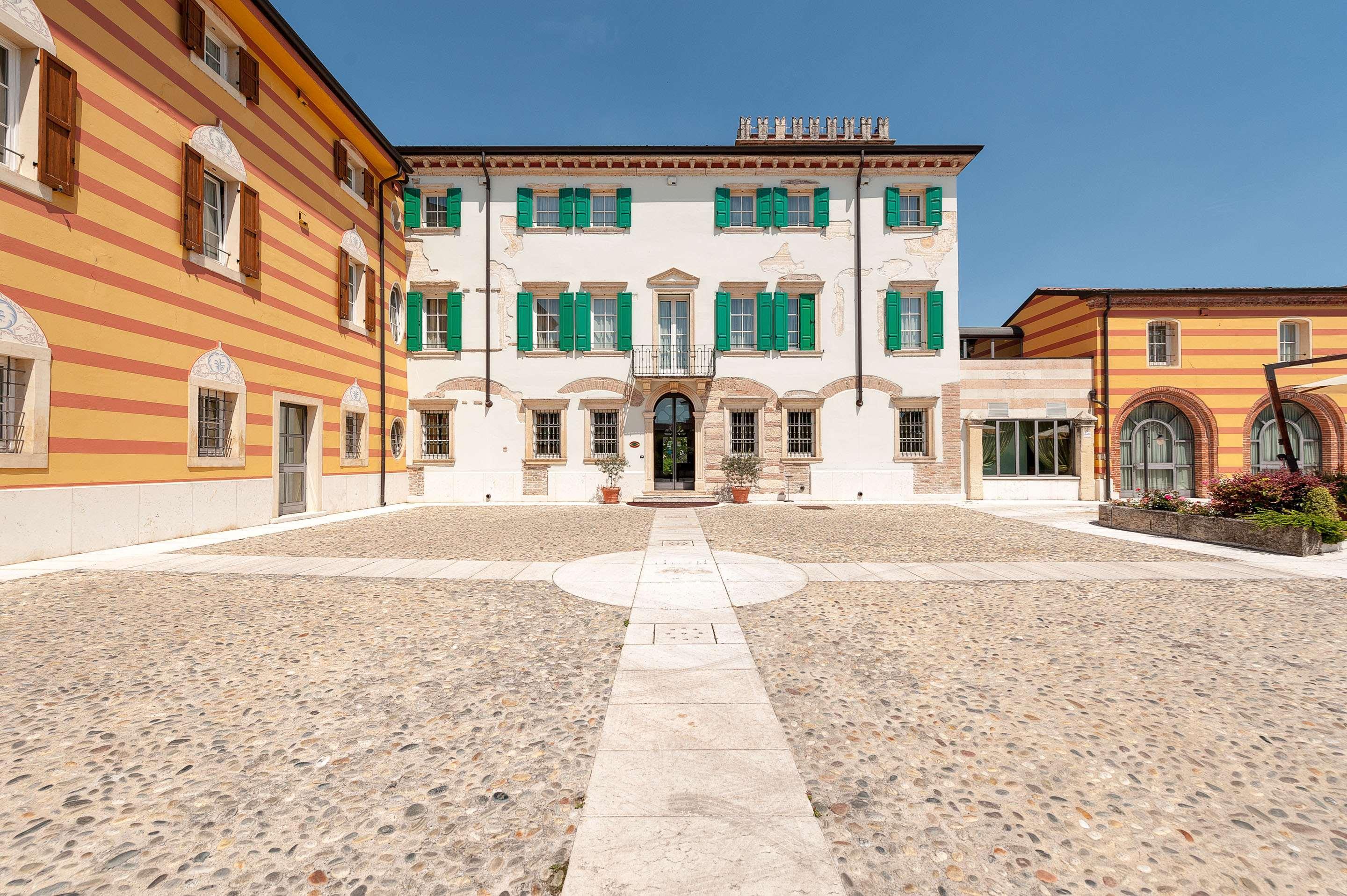 Hotel Villa Malaspina Castel d'Azzano Exteriör bild