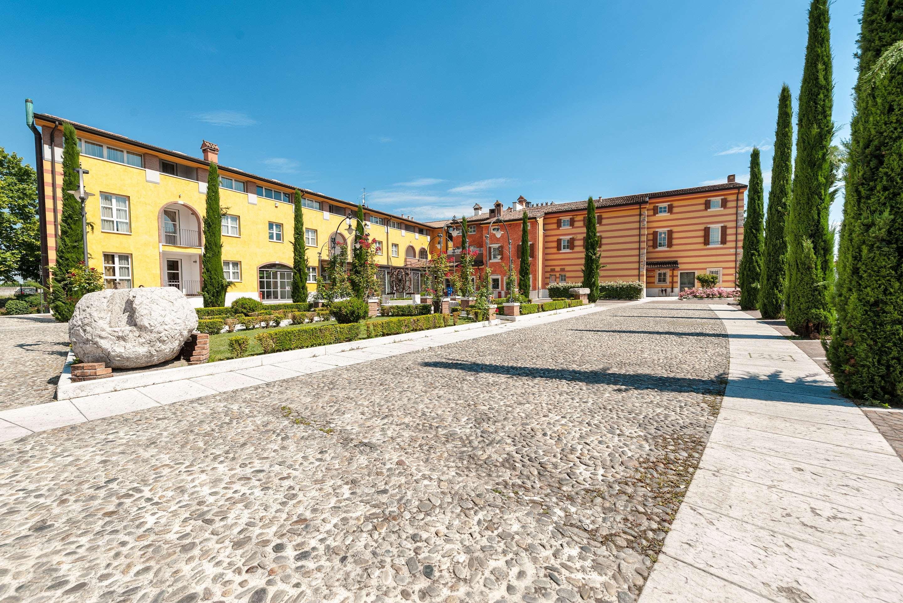 Hotel Villa Malaspina Castel d'Azzano Exteriör bild