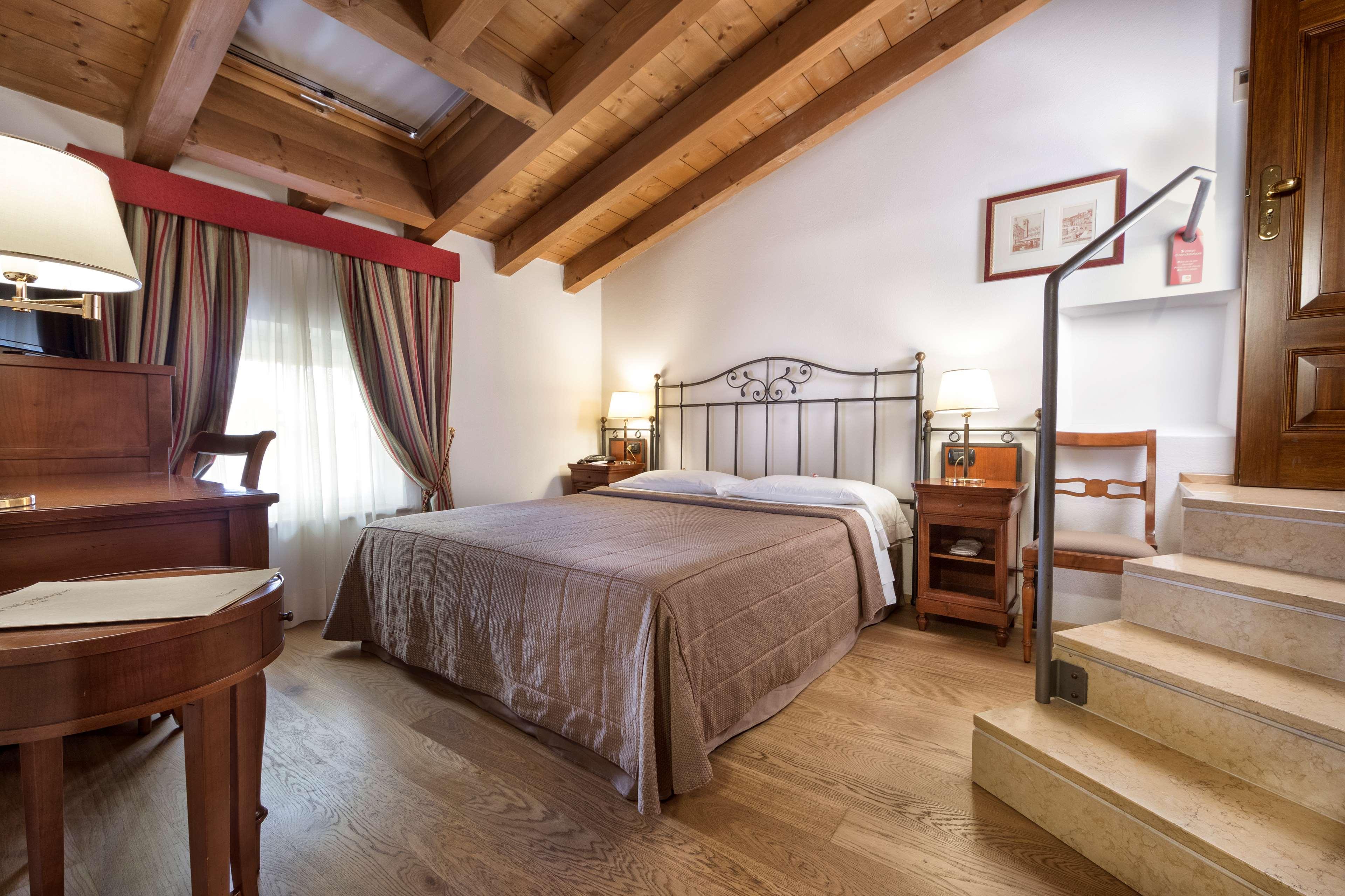 Hotel Villa Malaspina Castel d'Azzano Exteriör bild