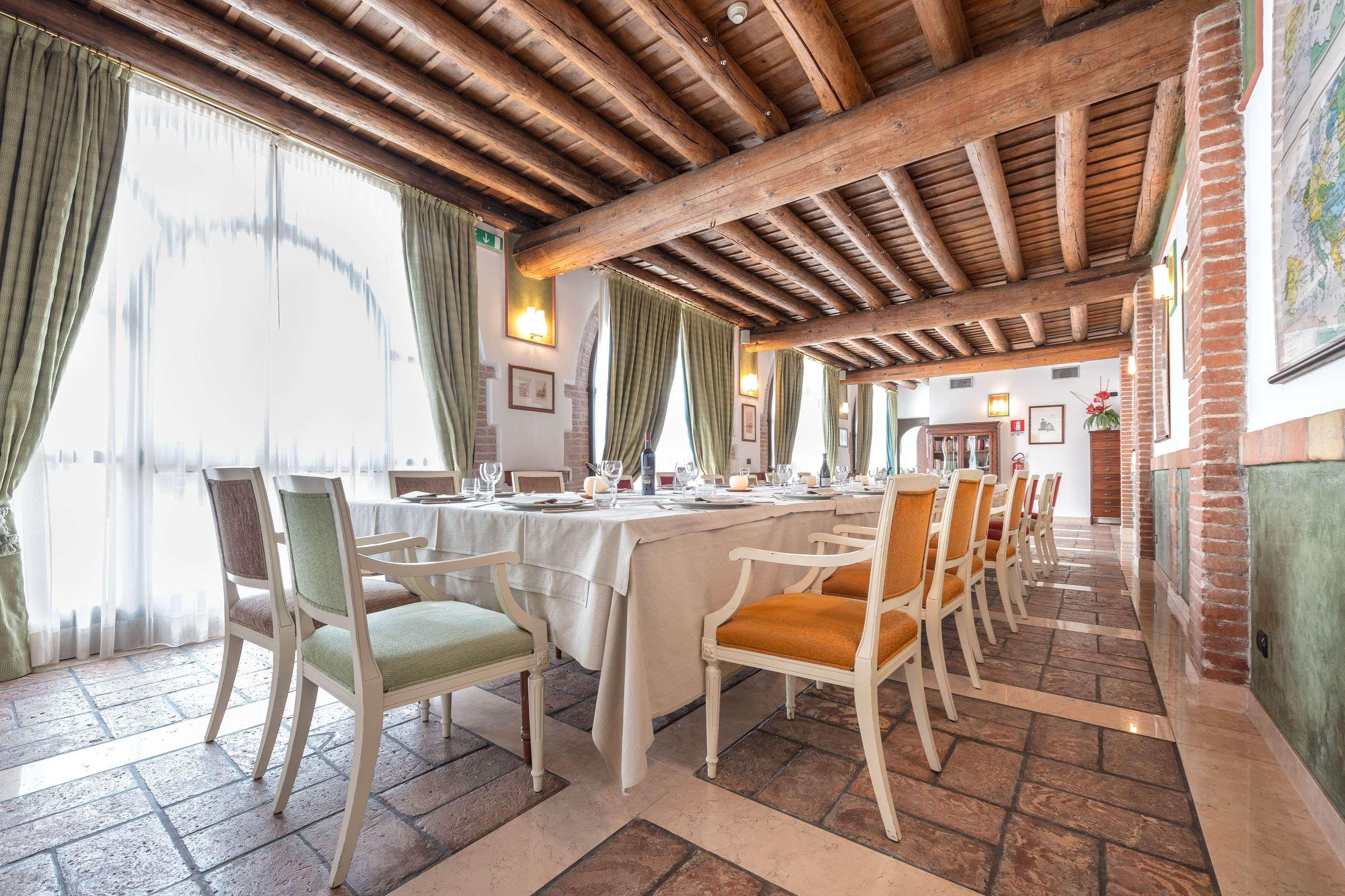 Hotel Villa Malaspina Castel d'Azzano Exteriör bild