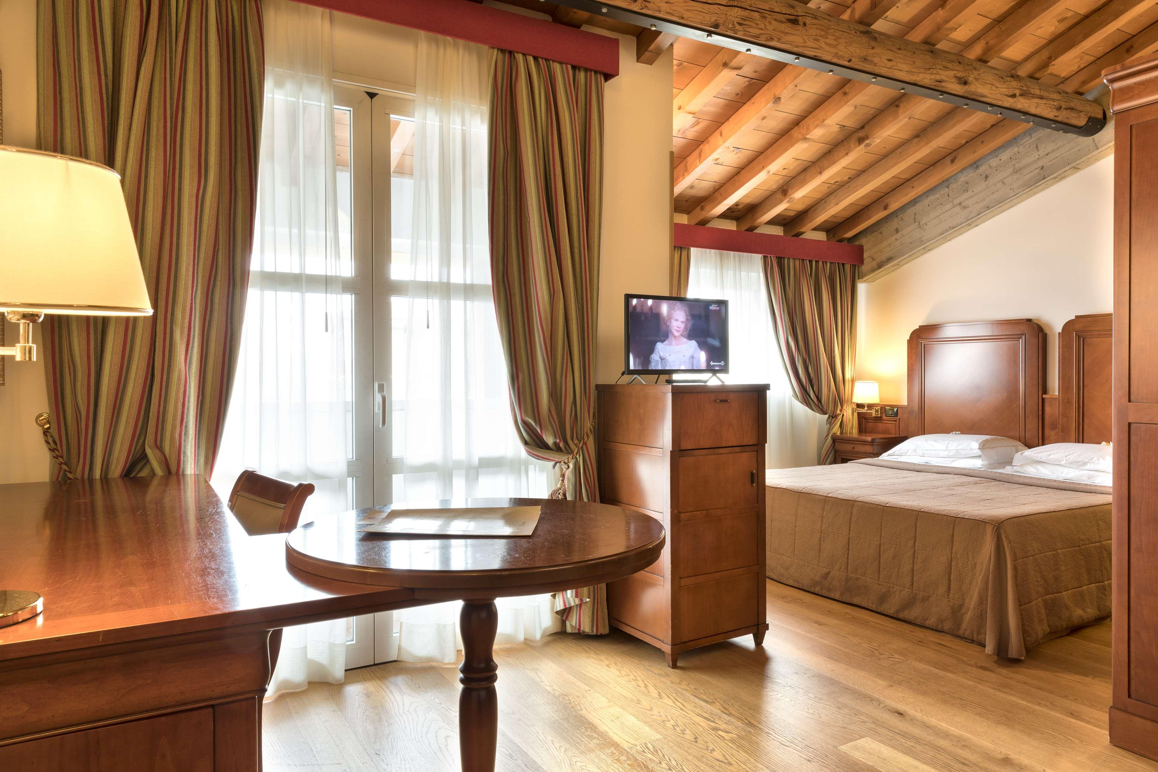 Hotel Villa Malaspina Castel d'Azzano Exteriör bild