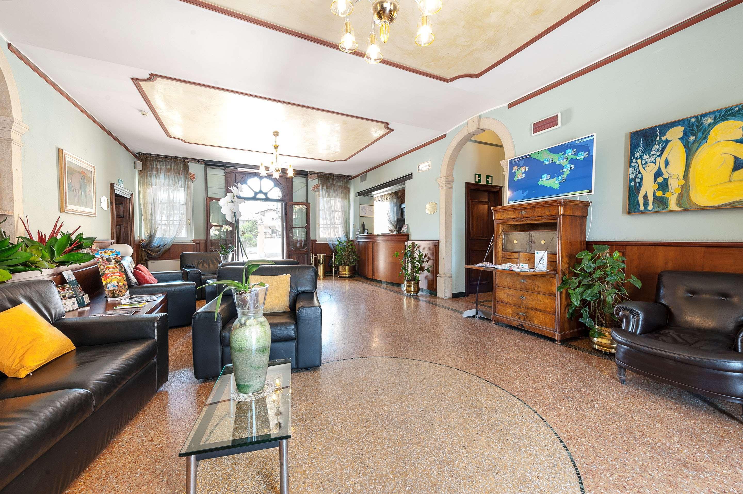 Hotel Villa Malaspina Castel d'Azzano Exteriör bild