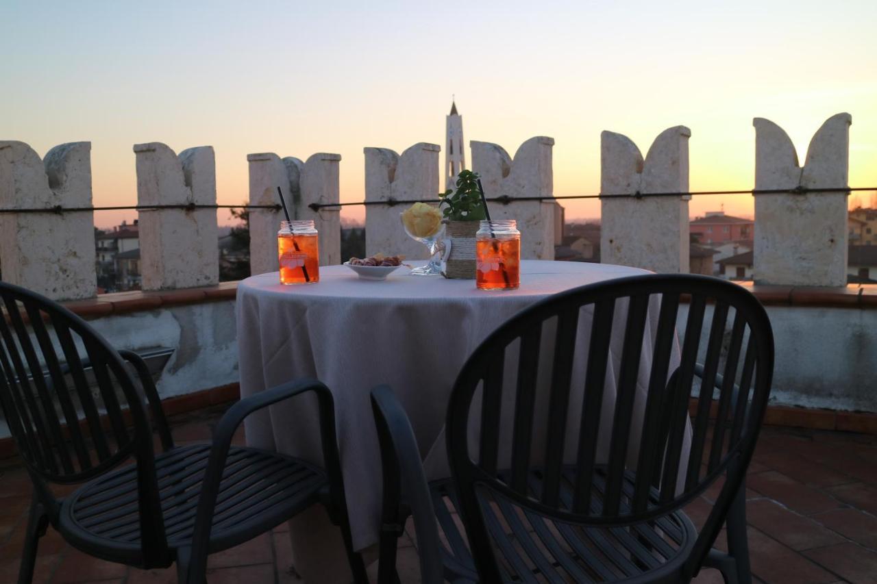 Hotel Villa Malaspina Castel d'Azzano Exteriör bild