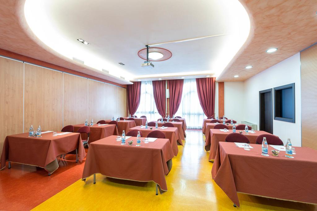 Hotel Villa Malaspina Castel d'Azzano Exteriör bild