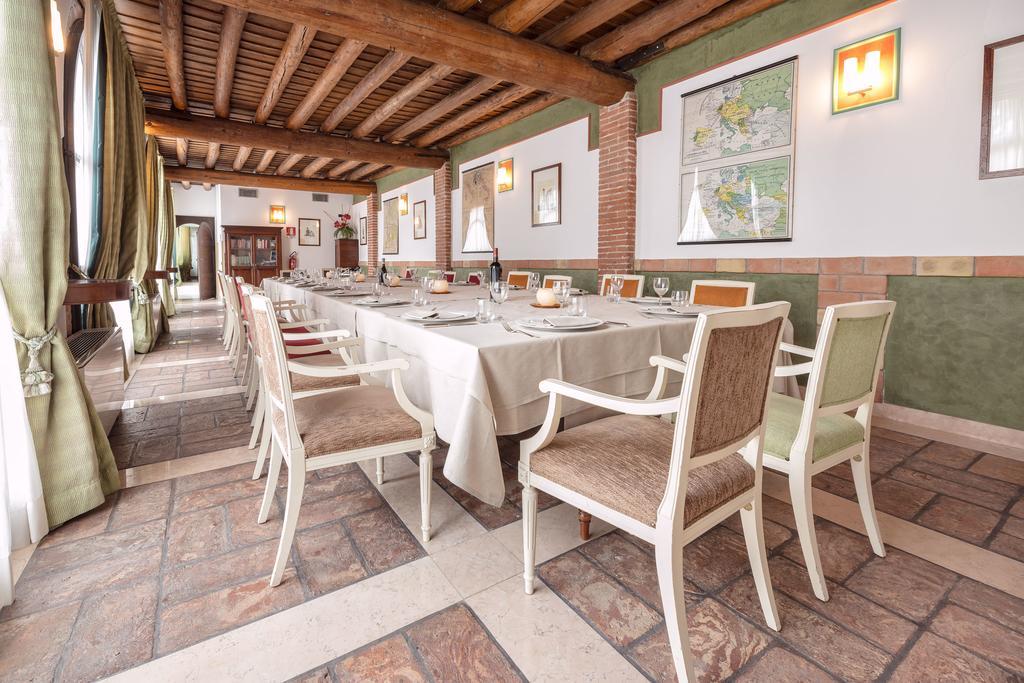 Hotel Villa Malaspina Castel d'Azzano Exteriör bild