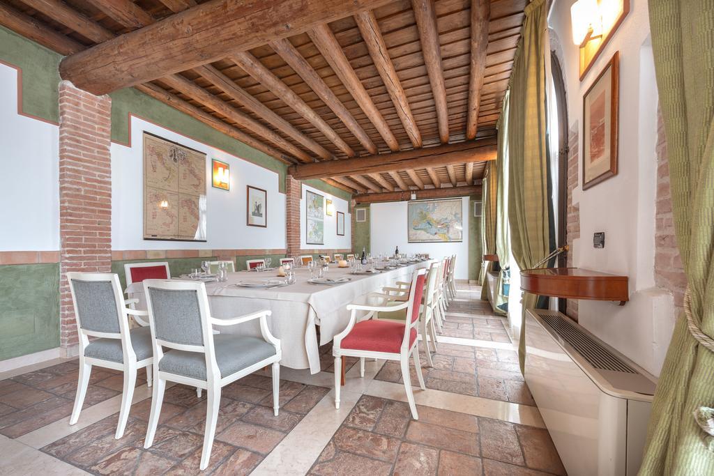 Hotel Villa Malaspina Castel d'Azzano Exteriör bild