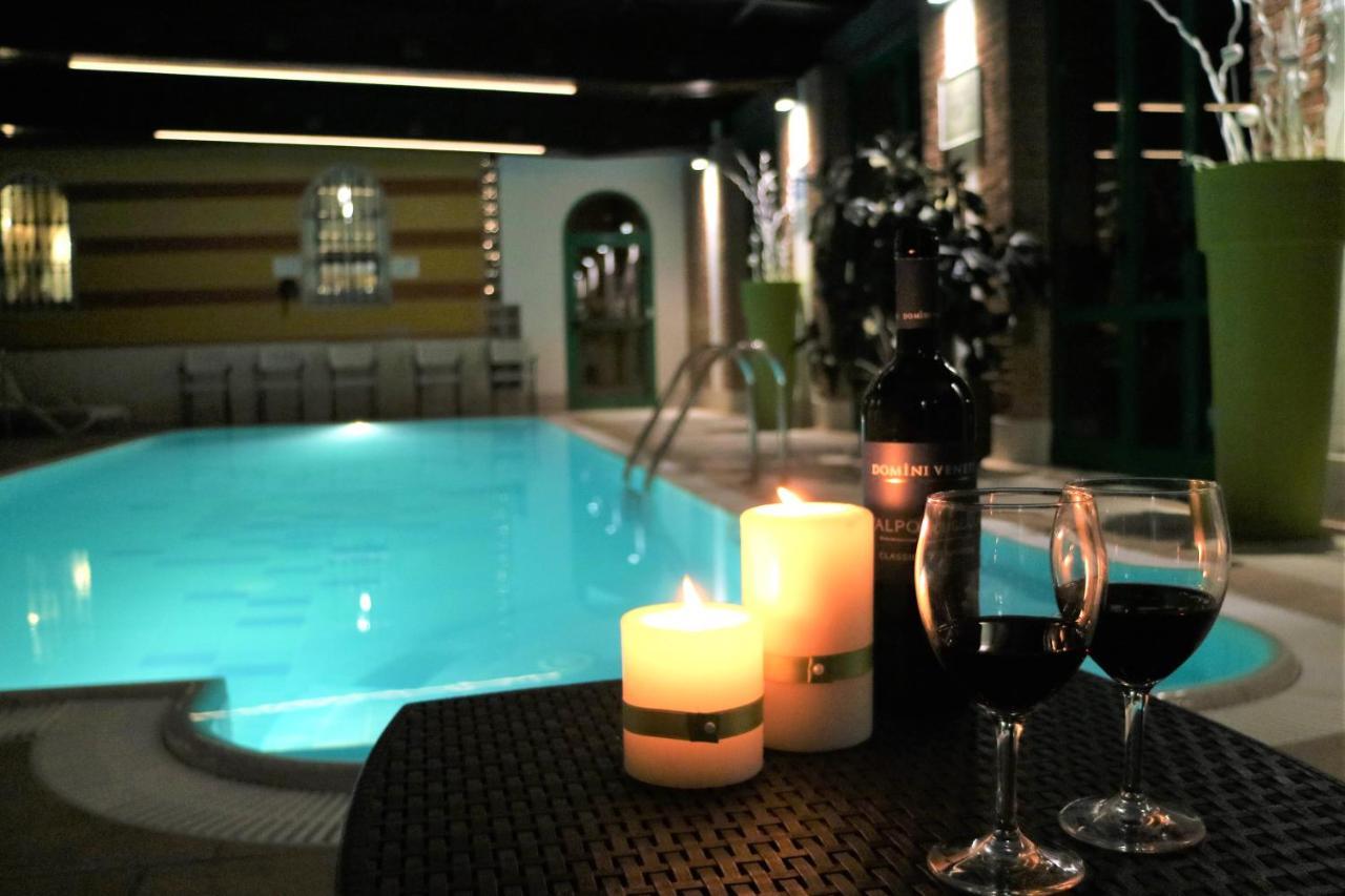 Hotel Villa Malaspina Castel d'Azzano Exteriör bild