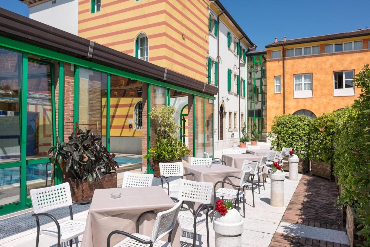 Hotel Villa Malaspina Castel d'Azzano Exteriör bild