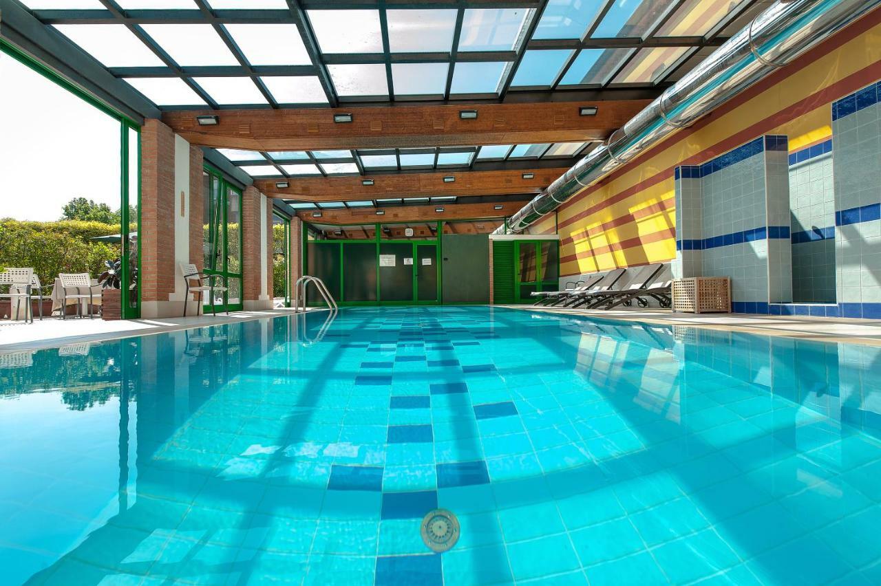 Hotel Villa Malaspina Castel d'Azzano Exteriör bild
